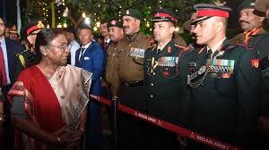 President is paying homage to heroes of 1971 war on the occasion of Vijay Diwas